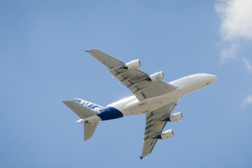 AB038345_avion en vol.jpg